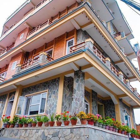 Hotel Olympus Pokhara Exteriör bild
