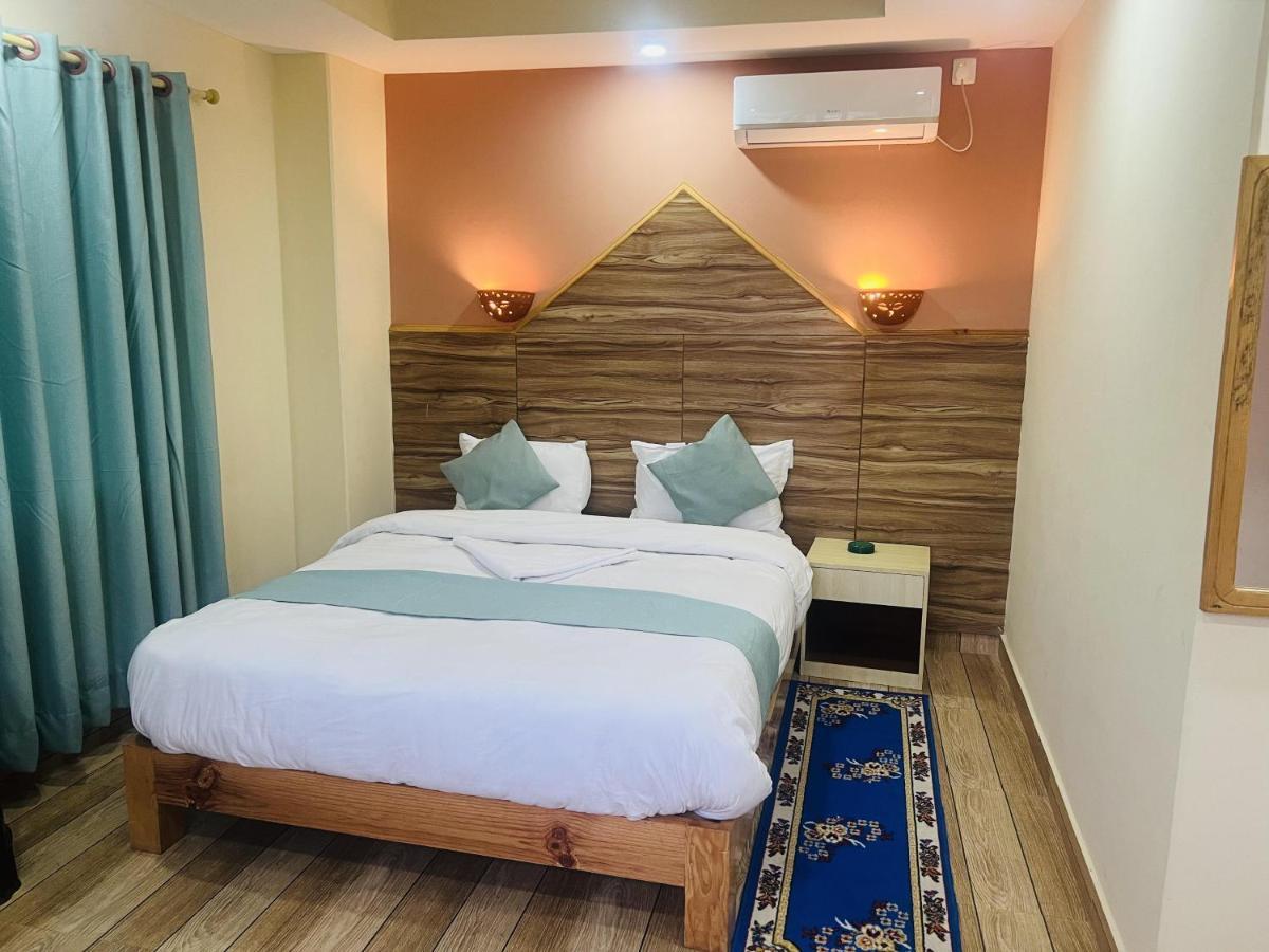 Hotel Olympus Pokhara Exteriör bild