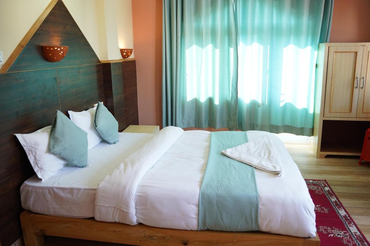 Hotel Olympus Pokhara Exteriör bild