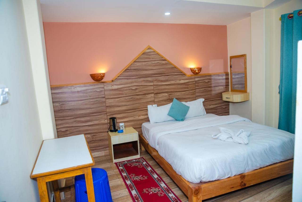 Hotel Olympus Pokhara Exteriör bild
