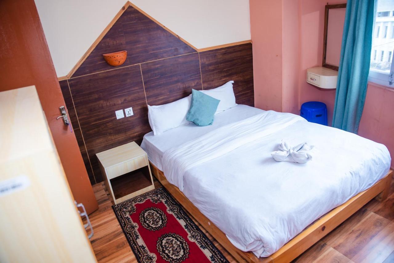 Hotel Olympus Pokhara Exteriör bild