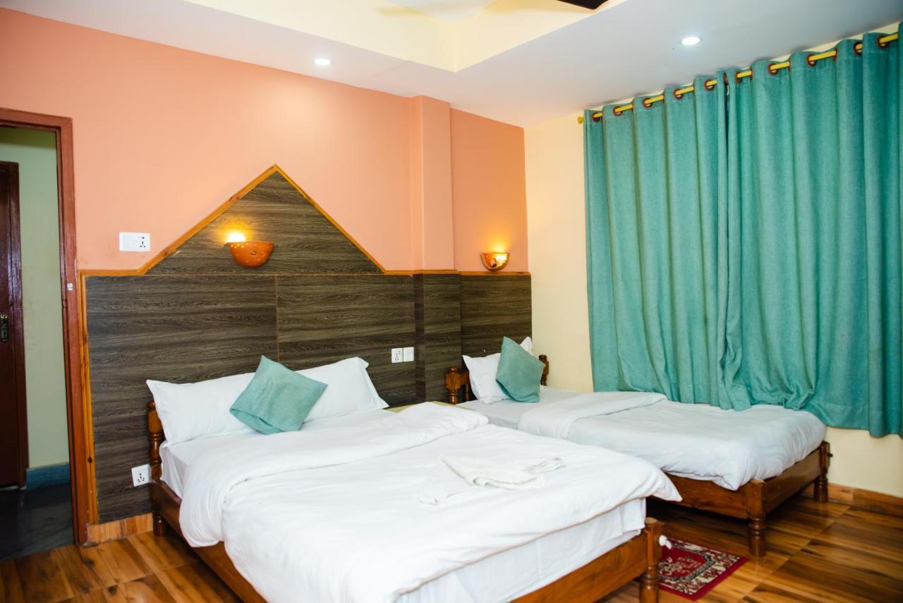 Hotel Olympus Pokhara Exteriör bild
