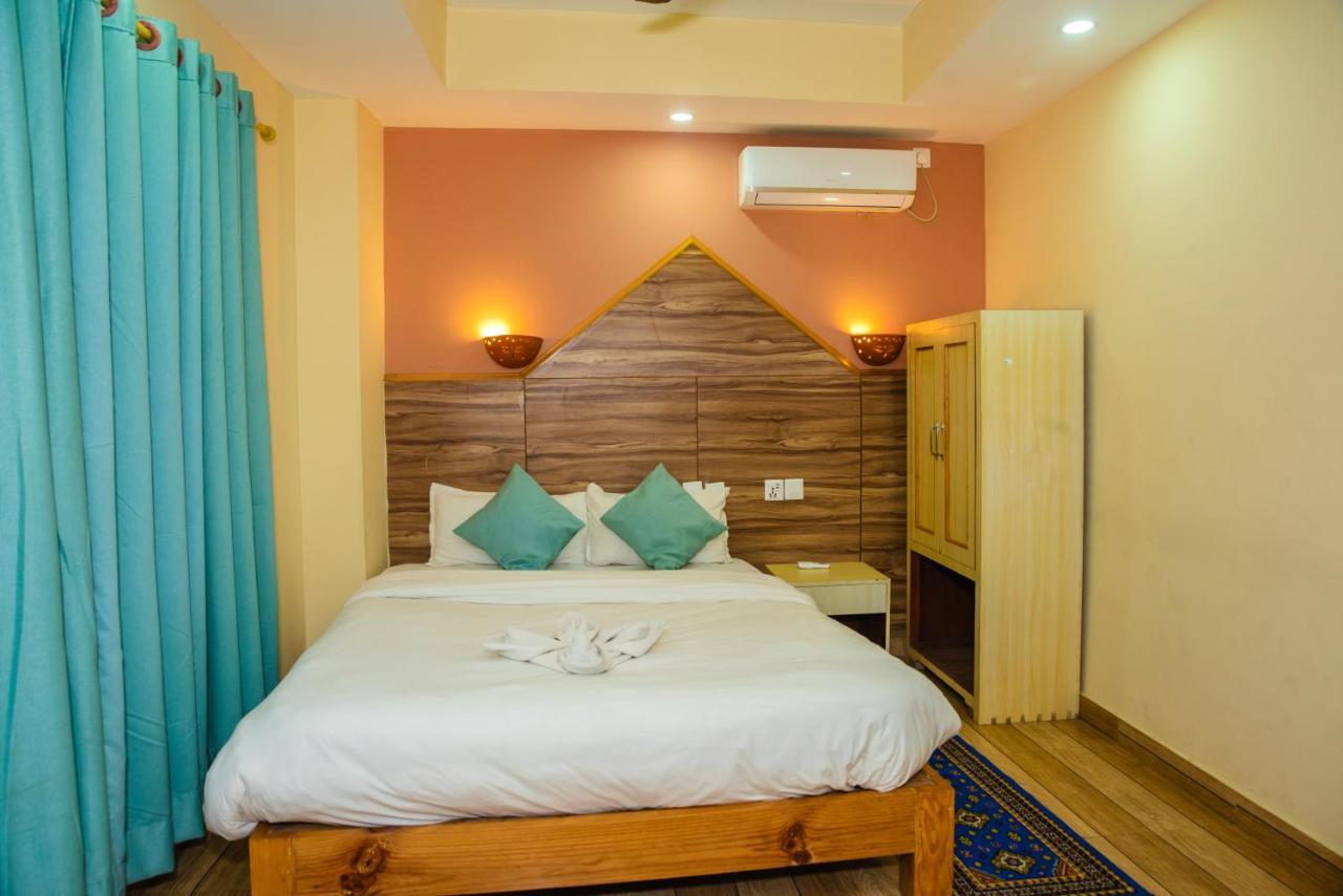 Hotel Olympus Pokhara Exteriör bild