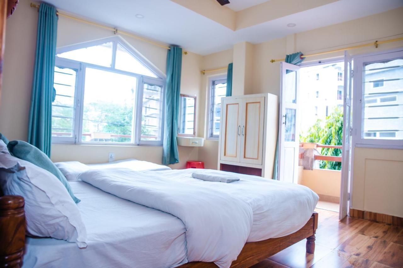 Hotel Olympus Pokhara Exteriör bild